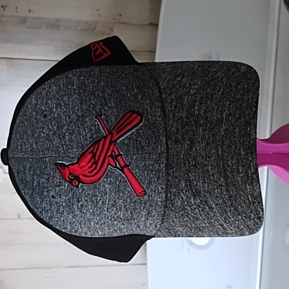 Cardinals Baseball Cap in gray, black & red 39Thirty